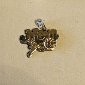 🤱🏻14K New Vintage 'Mom' Pendant